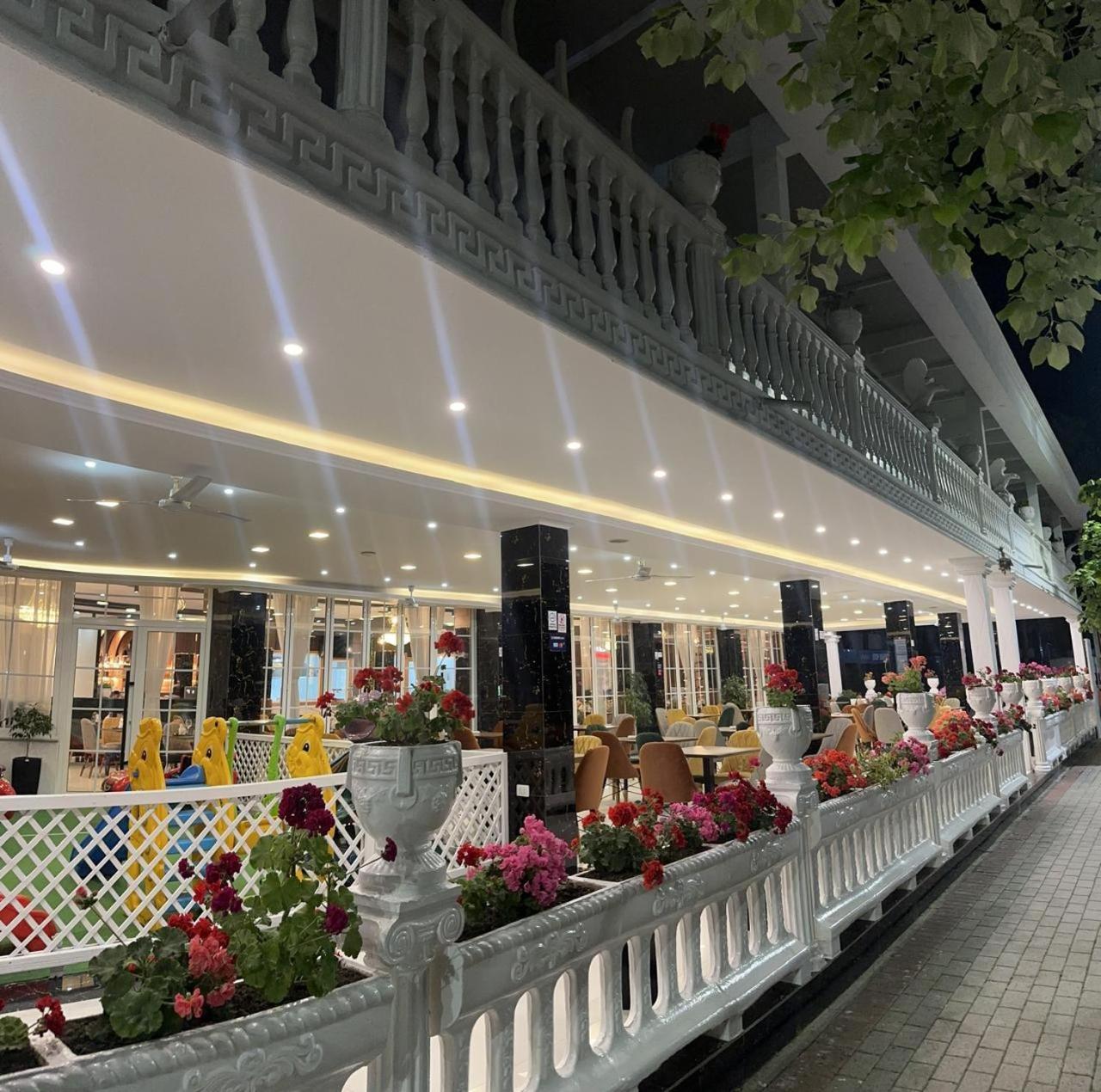 Ujvara Hotel Golem  Exterior photo